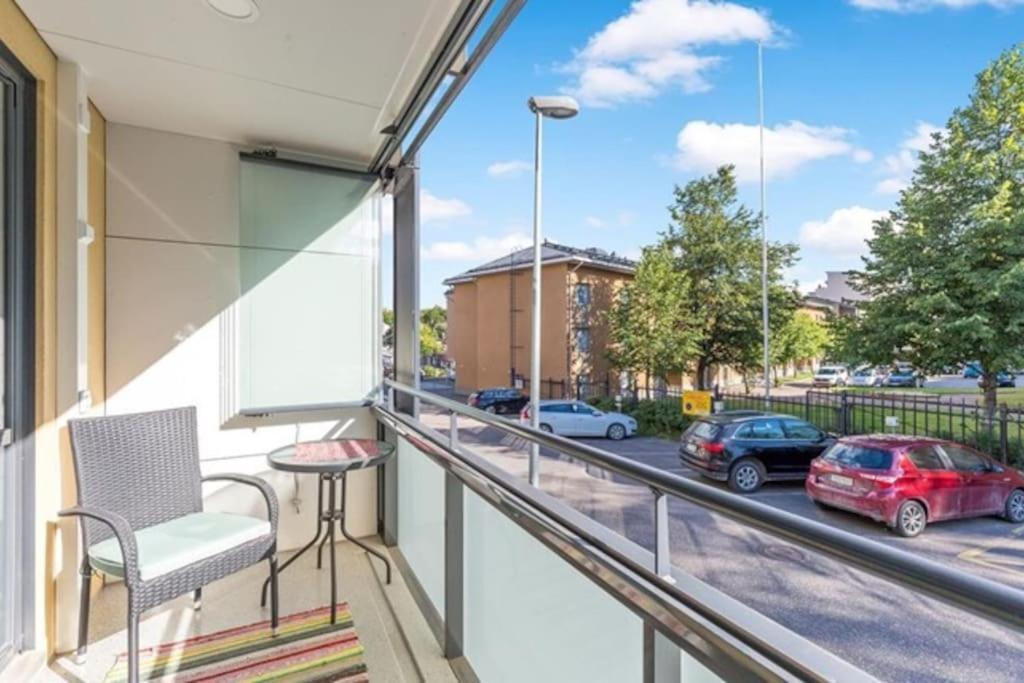 Studiohuoneisto Vallikadun Helmi, 56 M2, Ac,wifi,parveke Apartment *